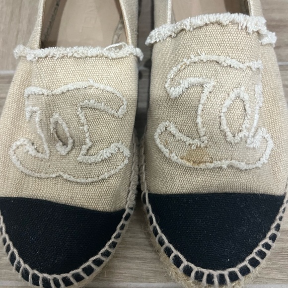 CHANEL Beige and Black Canvas Espadrilles - Picture 5 of 13